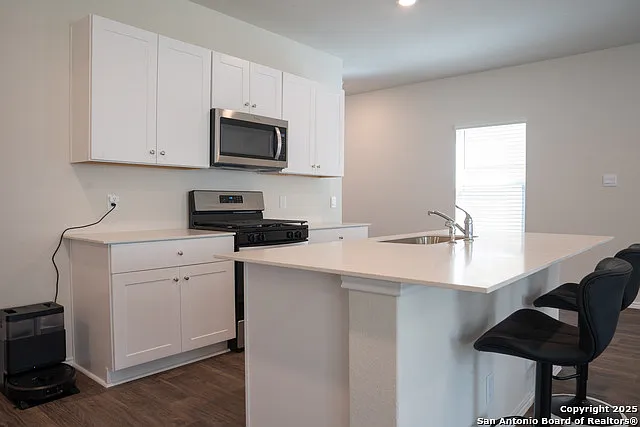 4 bed, 2.5 bath, 2223 sqft, $2,350 — Photo 4