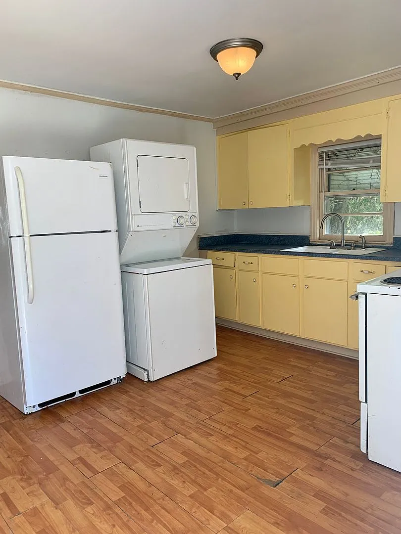 Promise Land North -- Charming 3 bedroom home in heart of Historic Walking District Downtown More... — Photo 3