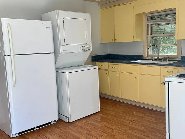 1409 Bay St — Photo 4
