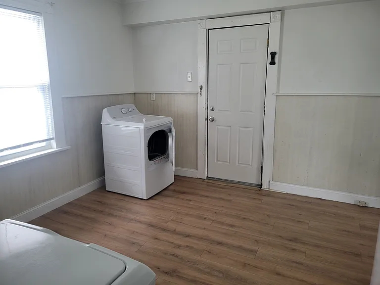 176 Thompson St — Photo 2