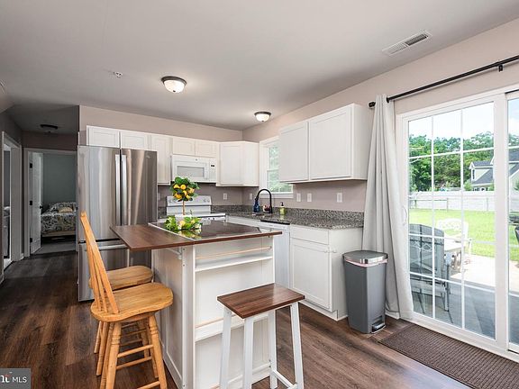 3rd image of 100 Clark Ct