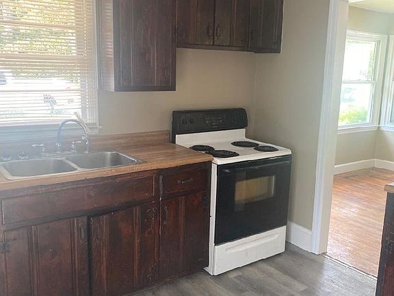 3rd image of 1015 Henderson Ave