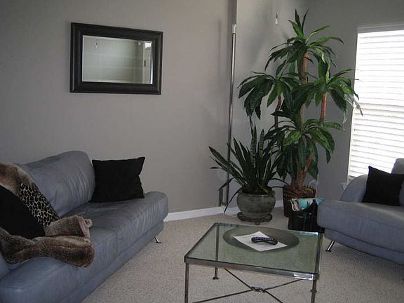 Living Room 14' 7" x 13' 7"