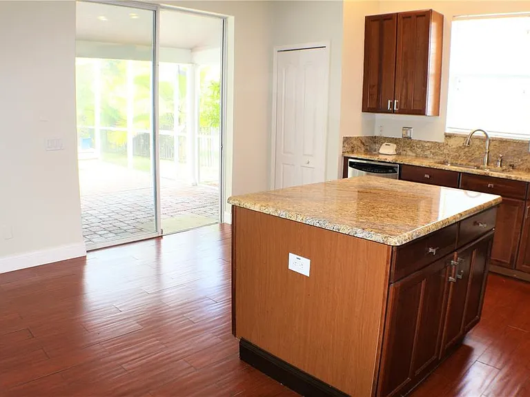 11609 Greensleeve Ave — Photo 17