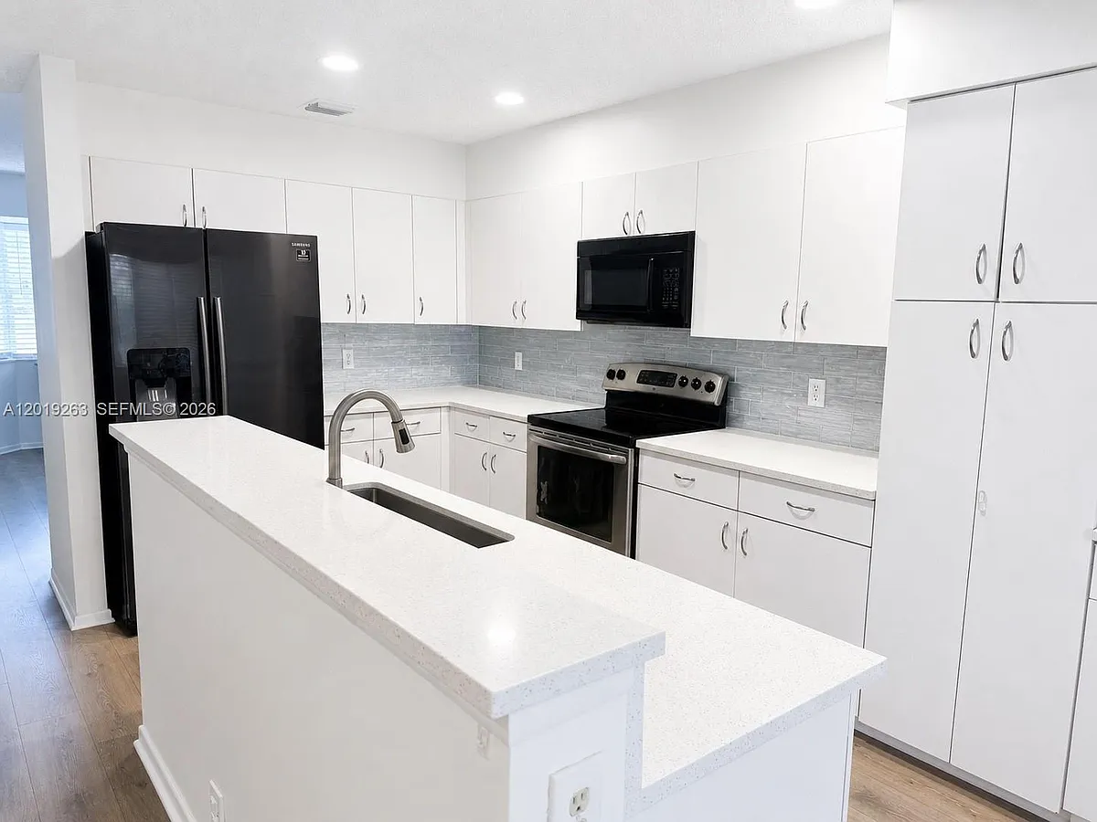 Building Photo - 11461 Lakeview Dr #8A