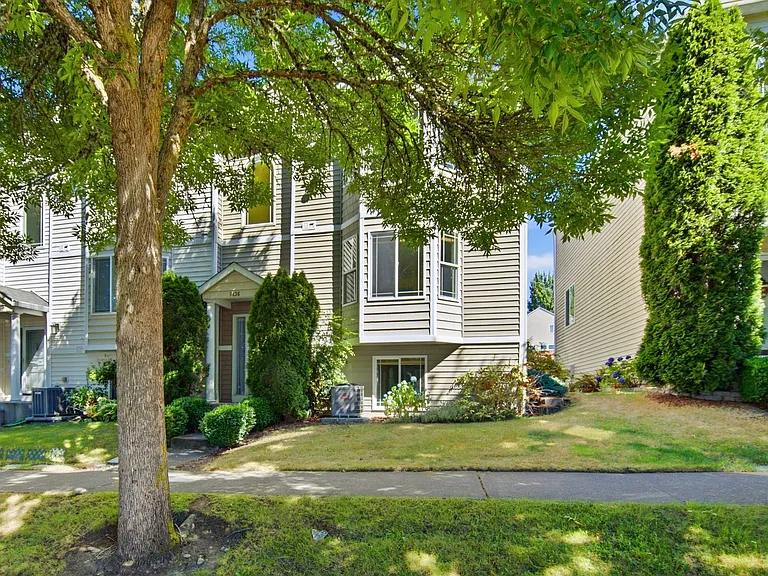 8436 14th Ave SE — Photo 3