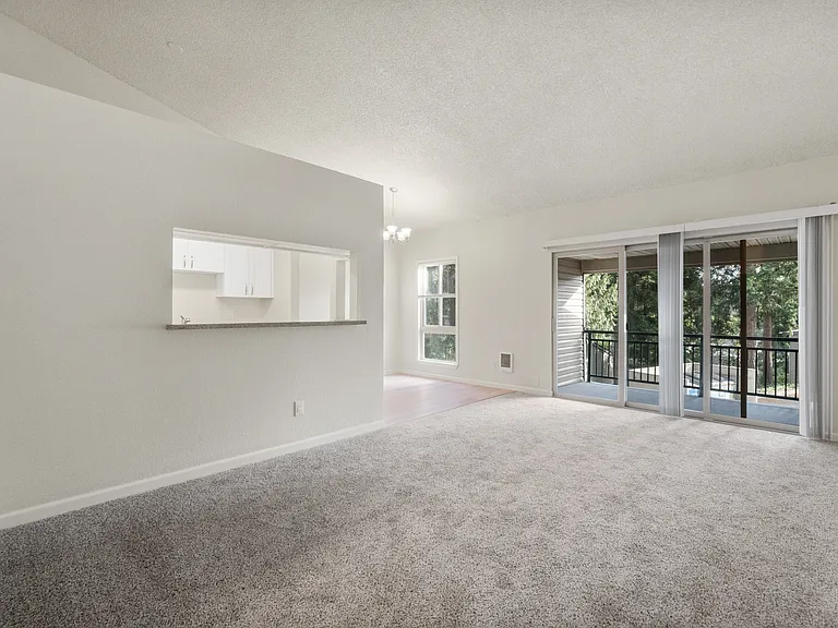 Lakeridge Apartments — Photo 5