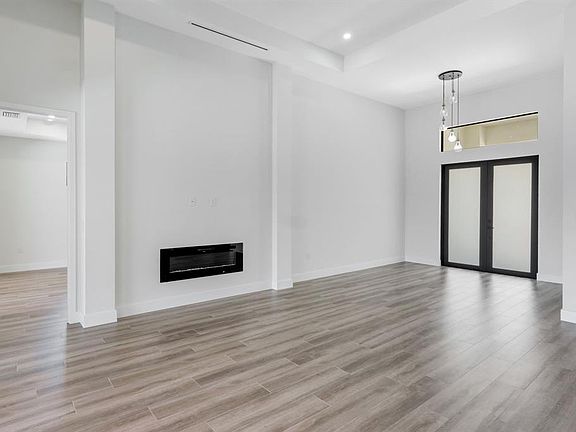 4th image of 10522 Riverside Rd