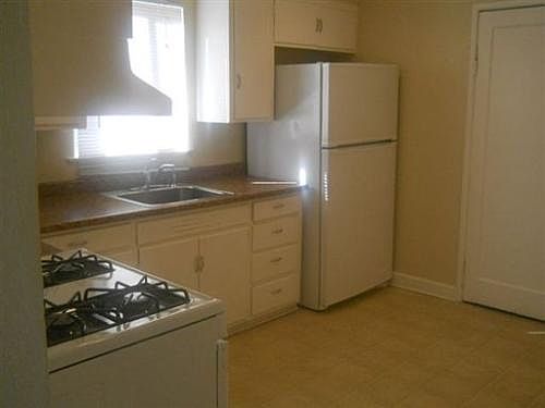 2nd image of 804 W 11th St