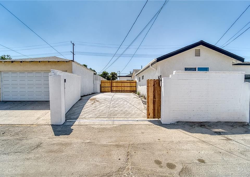 1st image of 11443 Saticoy St