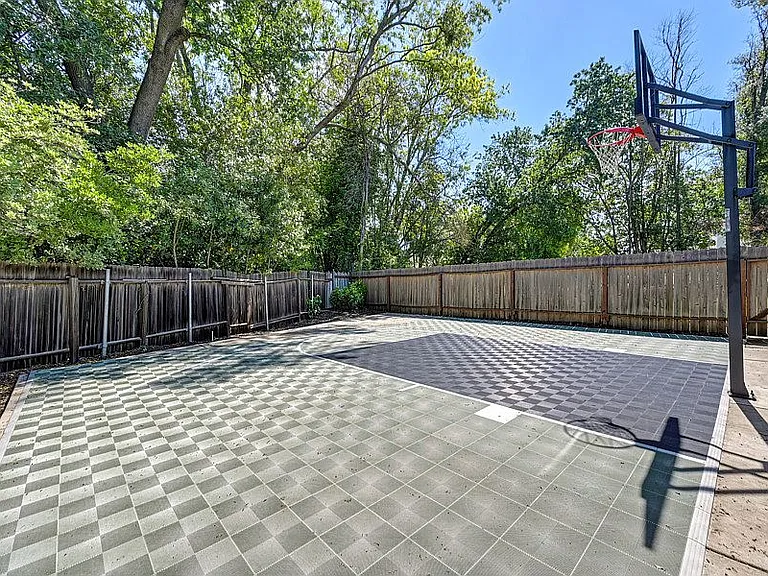 5225 Marione Dr — Photo 23