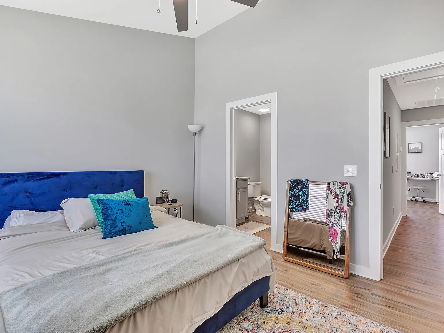 203 E Forge Ct — Photo 2