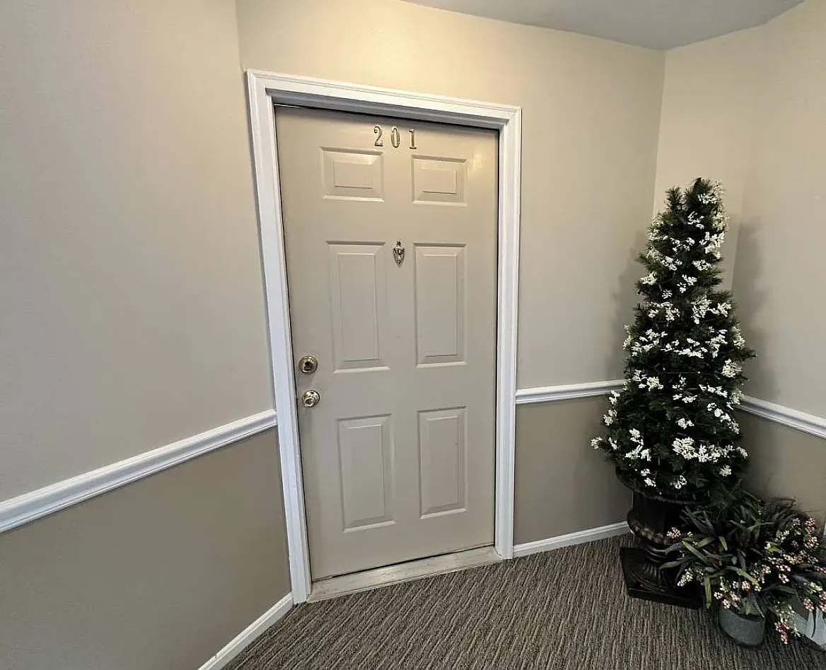 2 bed, 1050 sqft, $2,000 — Photo 2