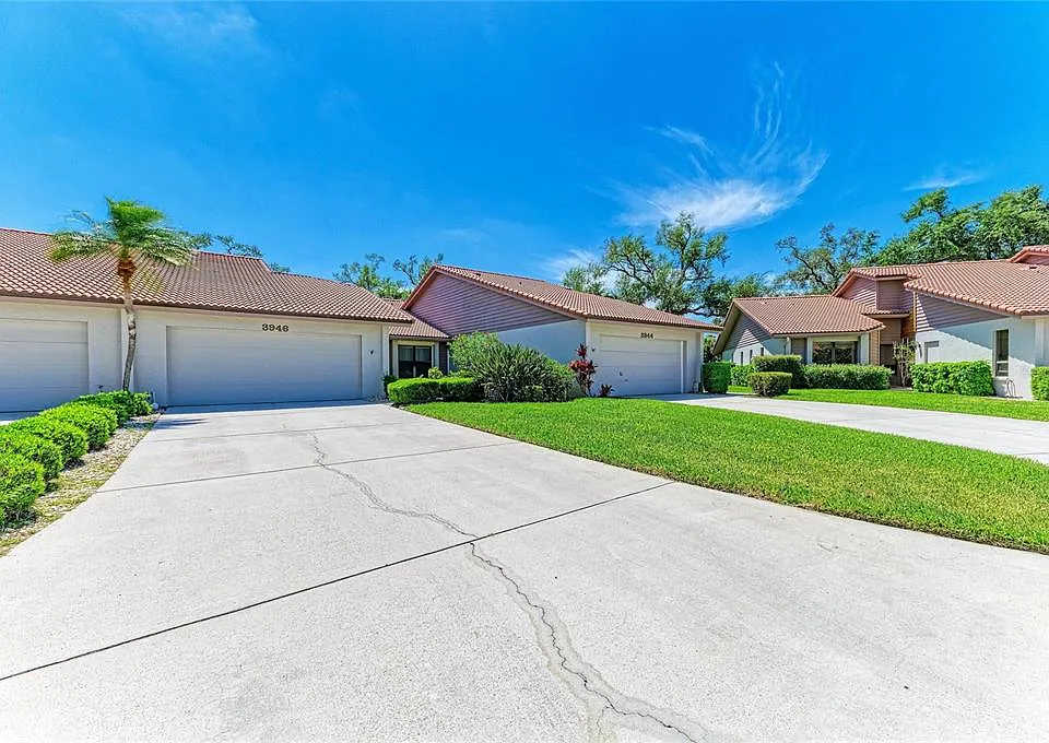 3946 Wilshire Cir E #168