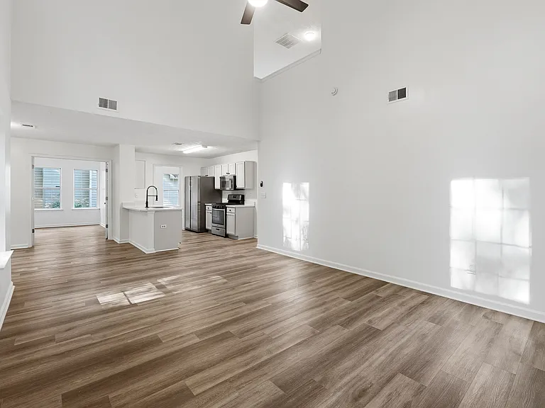 1369 Lamont Dr SW — Photo 11