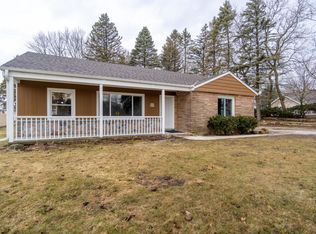W240N6309 Maple Ave, Sussex, WI