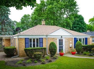 745 E Rockland Rd, Libertyville, IL 60048