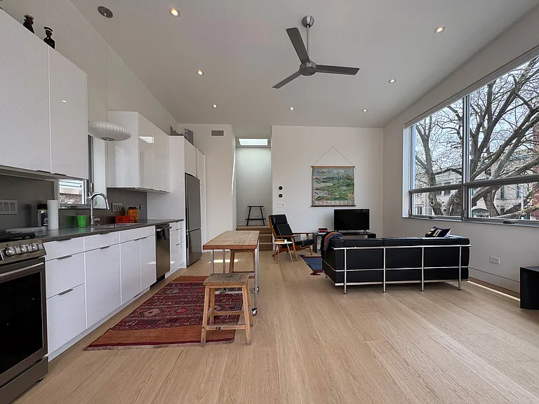 1317 N Leavitt St — Photo 12