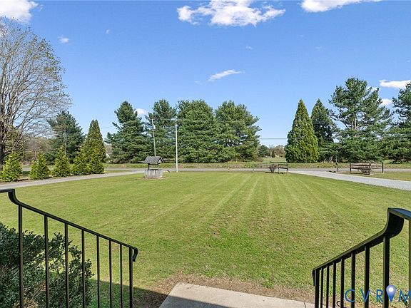 3rd image of 3411 Spring Run Rd