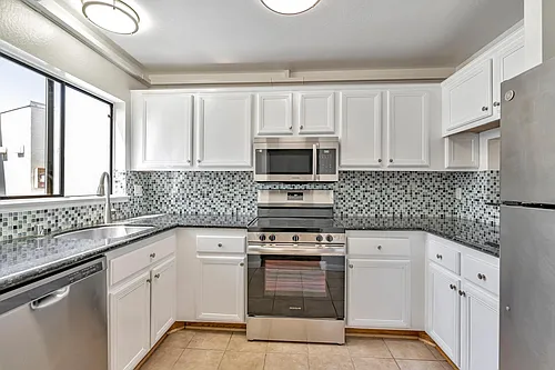 320 Peninsula Ave Photo 1