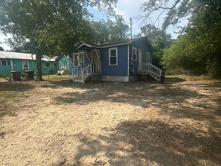 1010 Southern Ave — Photo 2