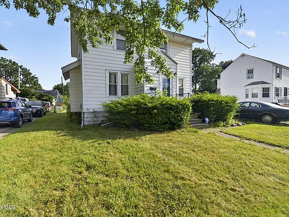 2nd image of 3105 Glenn St