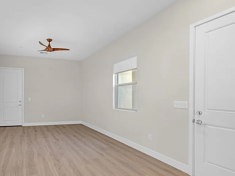 349 Tigullio Ave — Photo 16