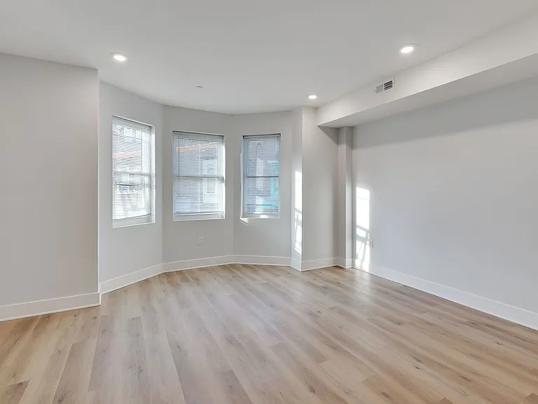 1723 Memorial Ave — Photo 12
