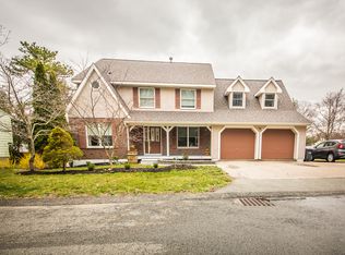 62 Gainsville Rd, Dedham, MA 02026