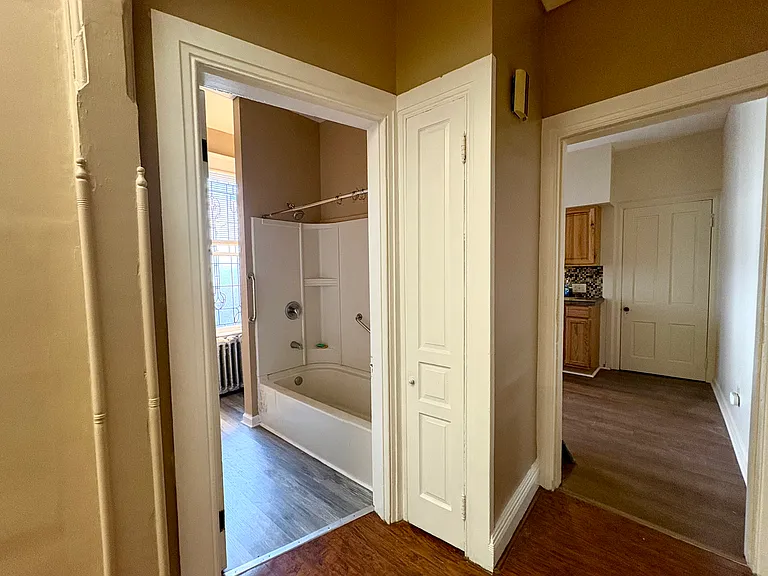 48 E Princess St #2 — Photo 4