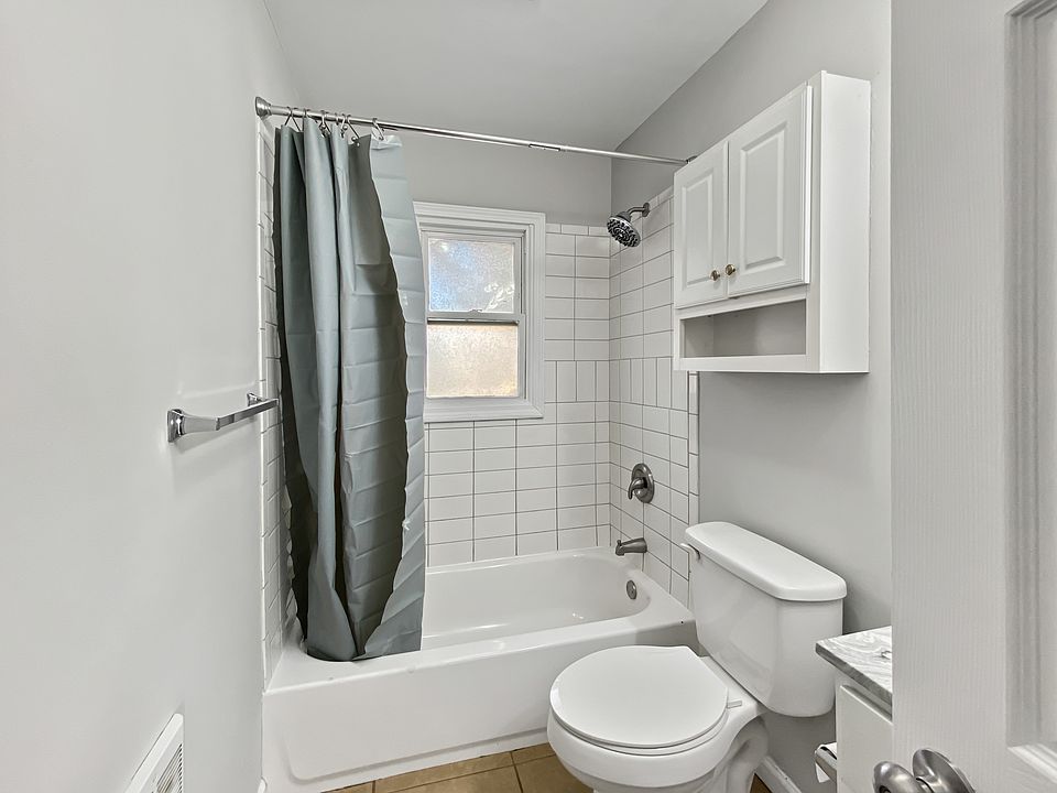 Bath with tub/shower