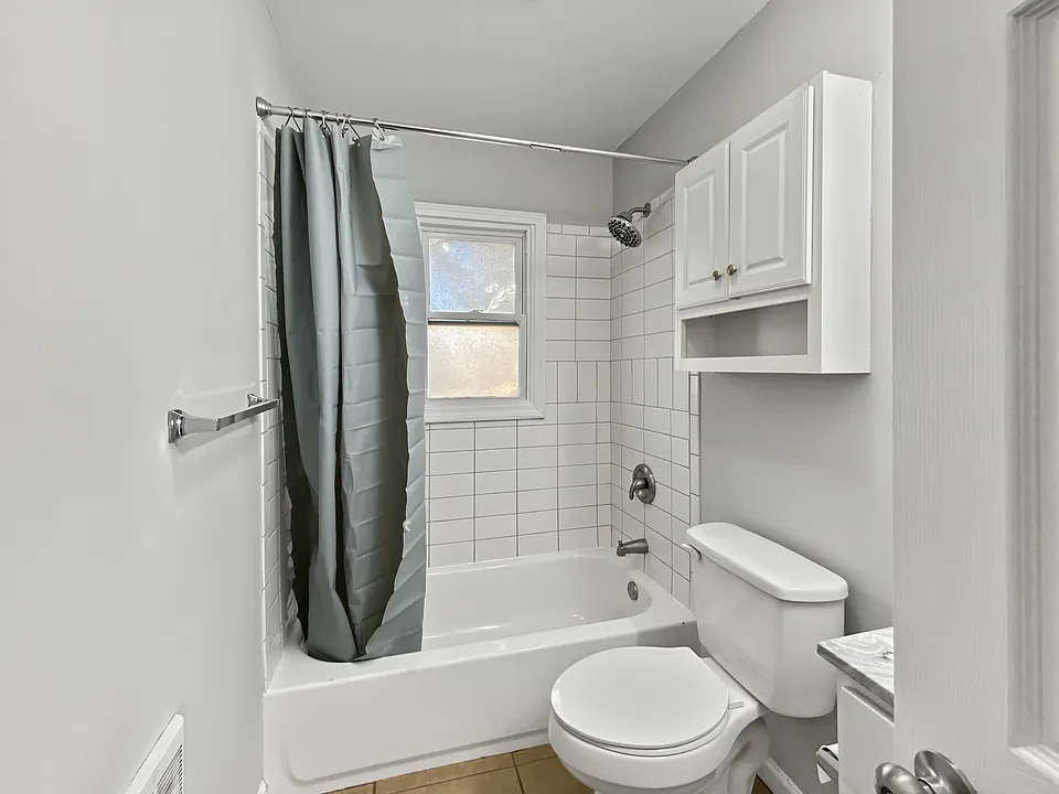Bath with tub/shower