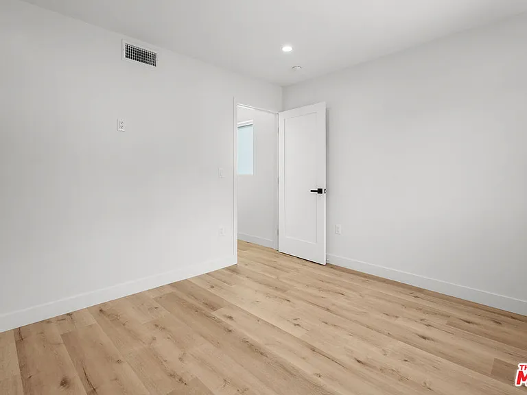 2154 Patricia Ave — Photo 6
