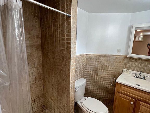 5th image of 34 Woodlawn Ave