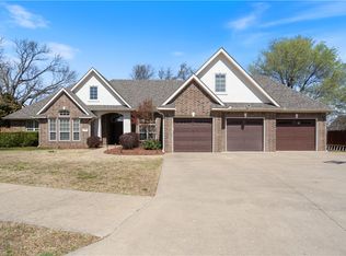 1110 NE Buckingham Blvd, Bentonville, AR 72712