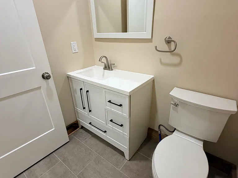 121 E Union St — Photo 8