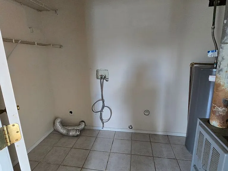 712 Connor St #B — Photo 3