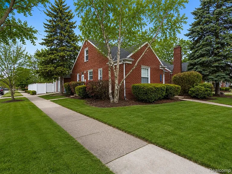 2090 Bradford Rd — Photo 31