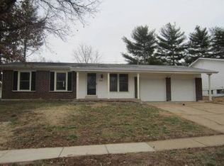 2329 La Cuesta Dr, Florissant, MO 63031