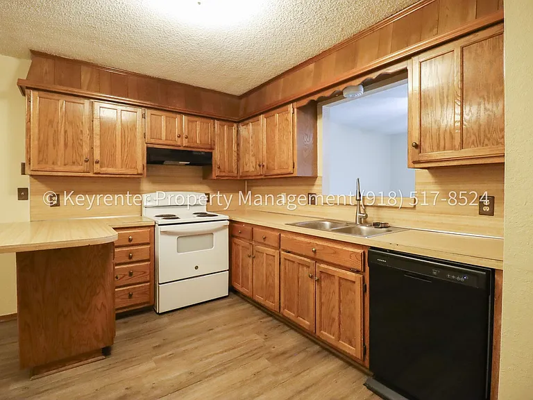 E 39th Pl Quadplex — Photo 11