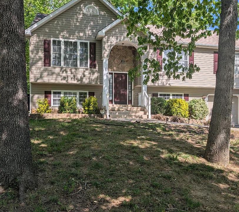 1st image of 305 Birdie Rd