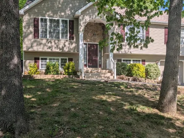 305 Birdie Rd, Locust Grove, VA 22508