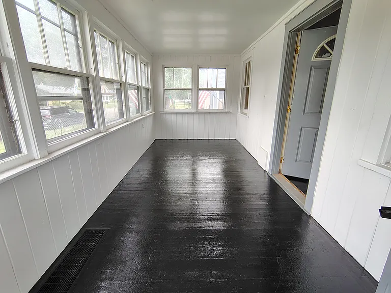 230 Sheridan Dr — Photo 2