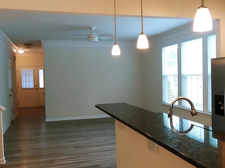 1033 Coldstream Dr — Photo 9