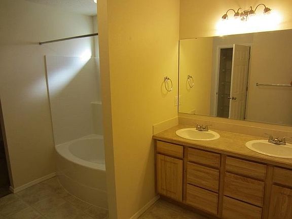 Master Bath/Double Sinks