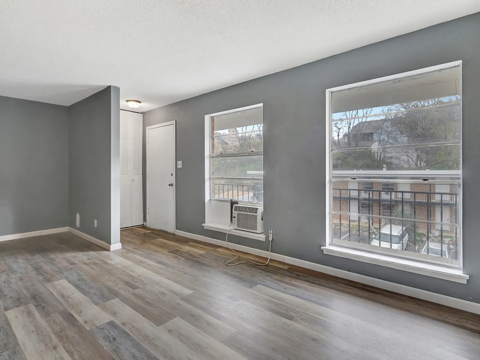 Greenbriar Apartments — Photo 2