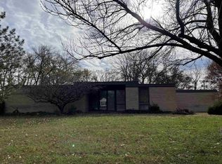 5045 SW West Hills Dr, Topeka, KS 66606