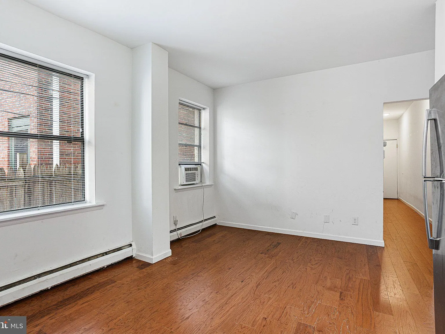 1917 Spring Garden St — Photo 4