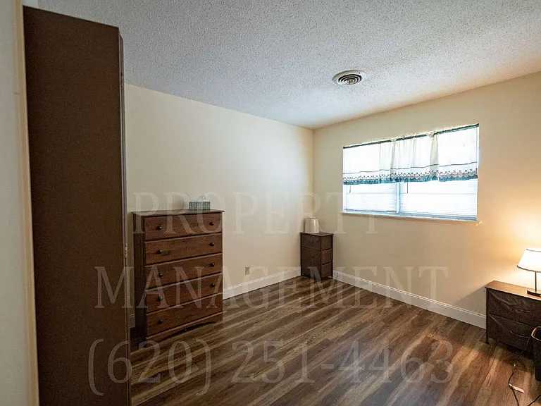 701 Beech St #E — Photo 4