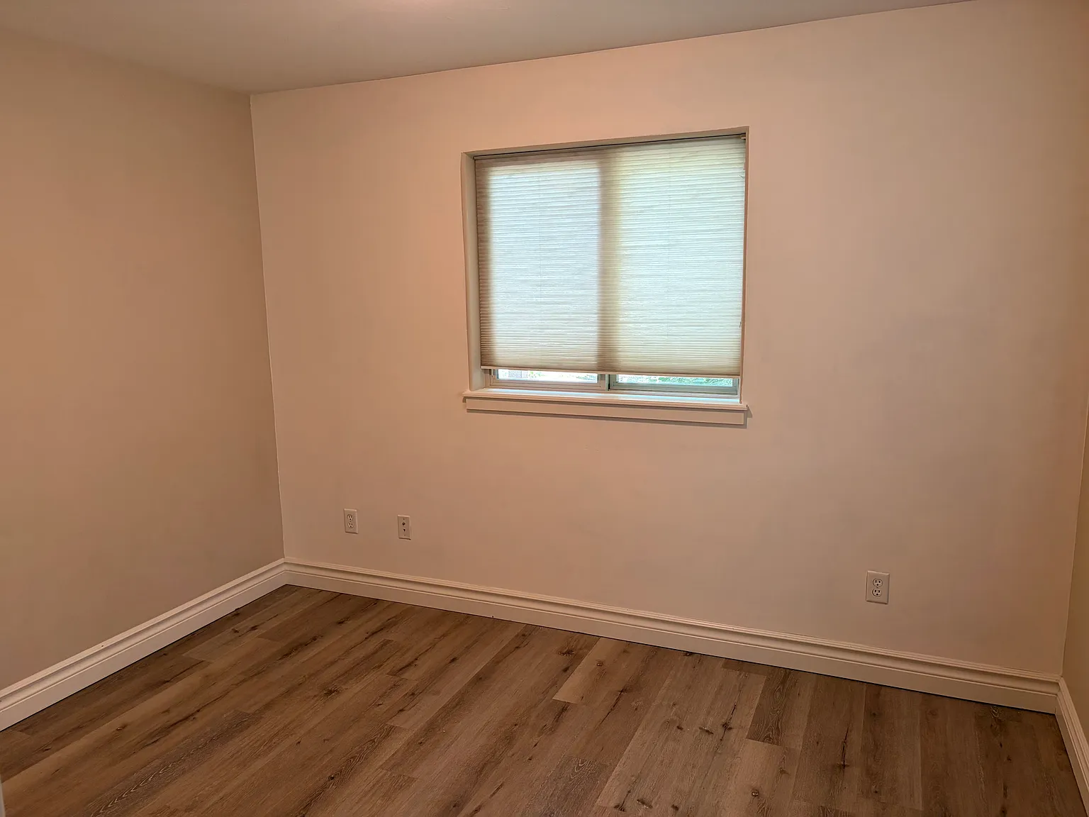 2704 McCormick St — Photo 3